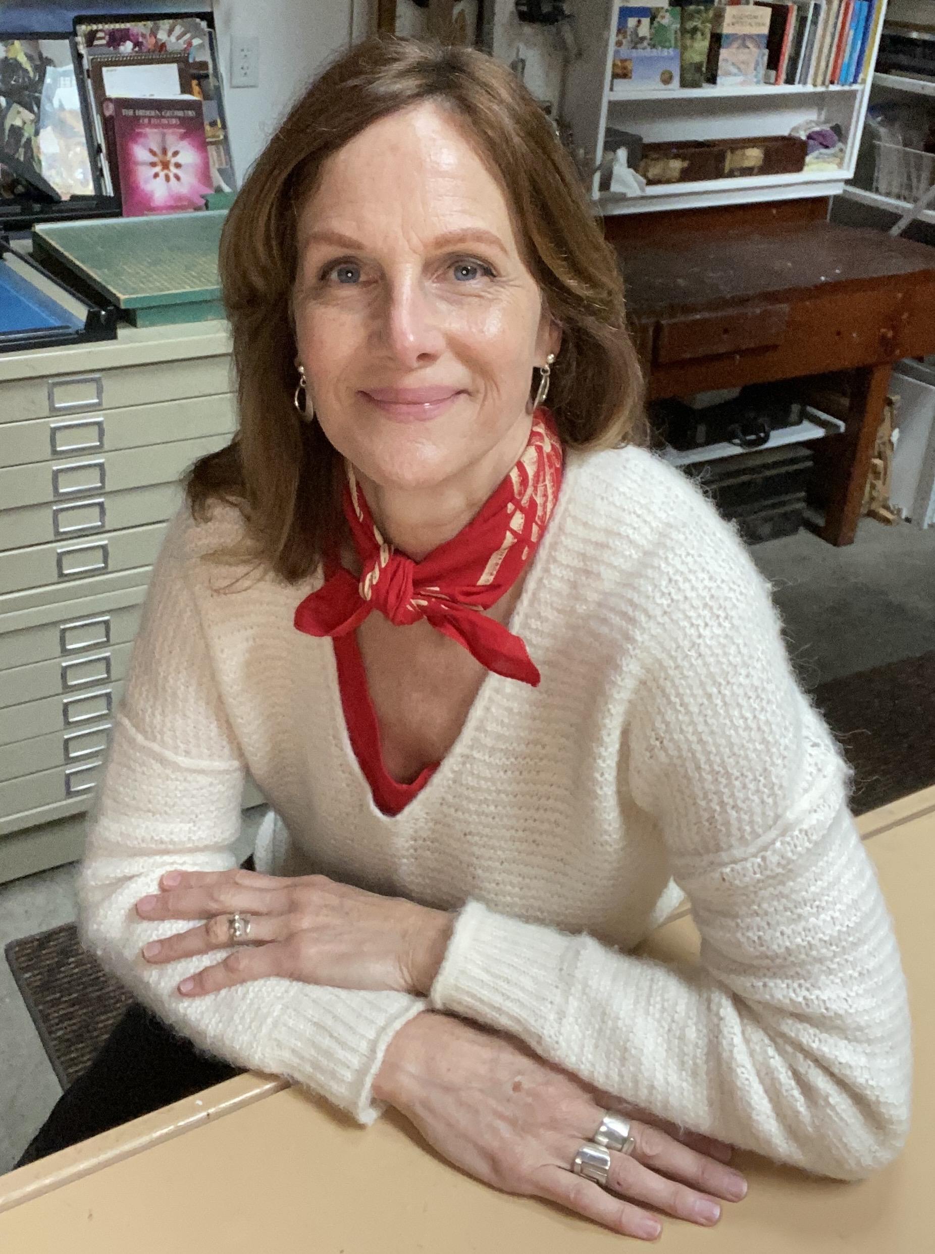 Photo portrait of the artist MJ Connors Davison